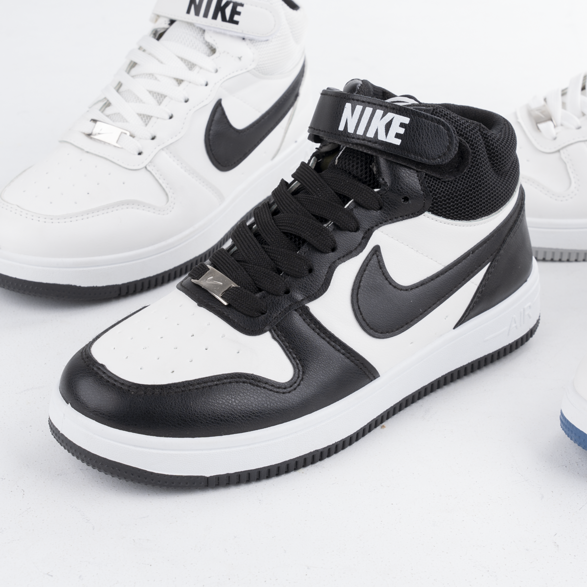 Mid Sneakers